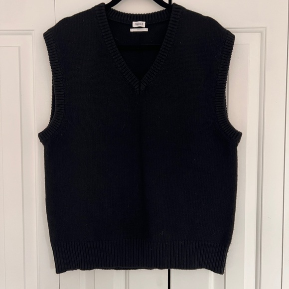 Filippa K Classic Black Vest with V-neck - Picture 2 of 3
